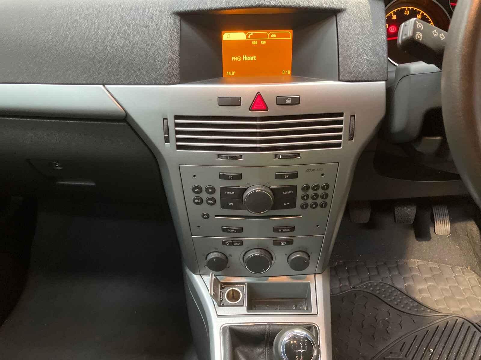 Vauxhall Astra 2010 2 Door Convertible Breaking View Auto part Vauxhall Astra 2010 2 Door Convertible Breaking