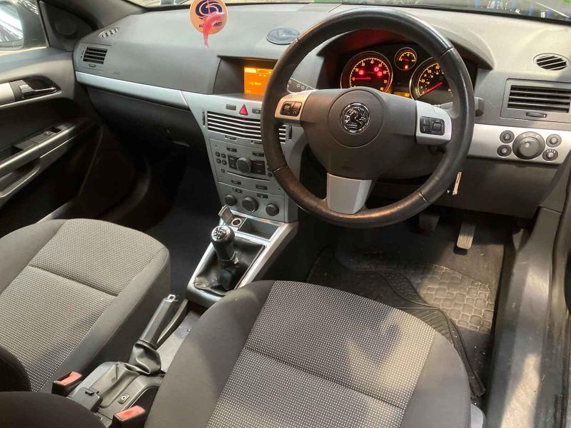 Vauxhall Astra 2010 2 Door Convertible Breaking View Auto part Vauxhall Astra 2010 2 Door Convertible Breaking