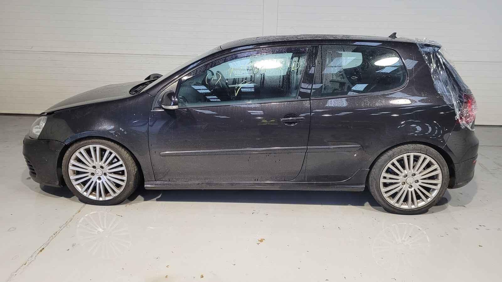 View Auto part Volkswagen Golf 2005 3 Door Hatchback Breaking