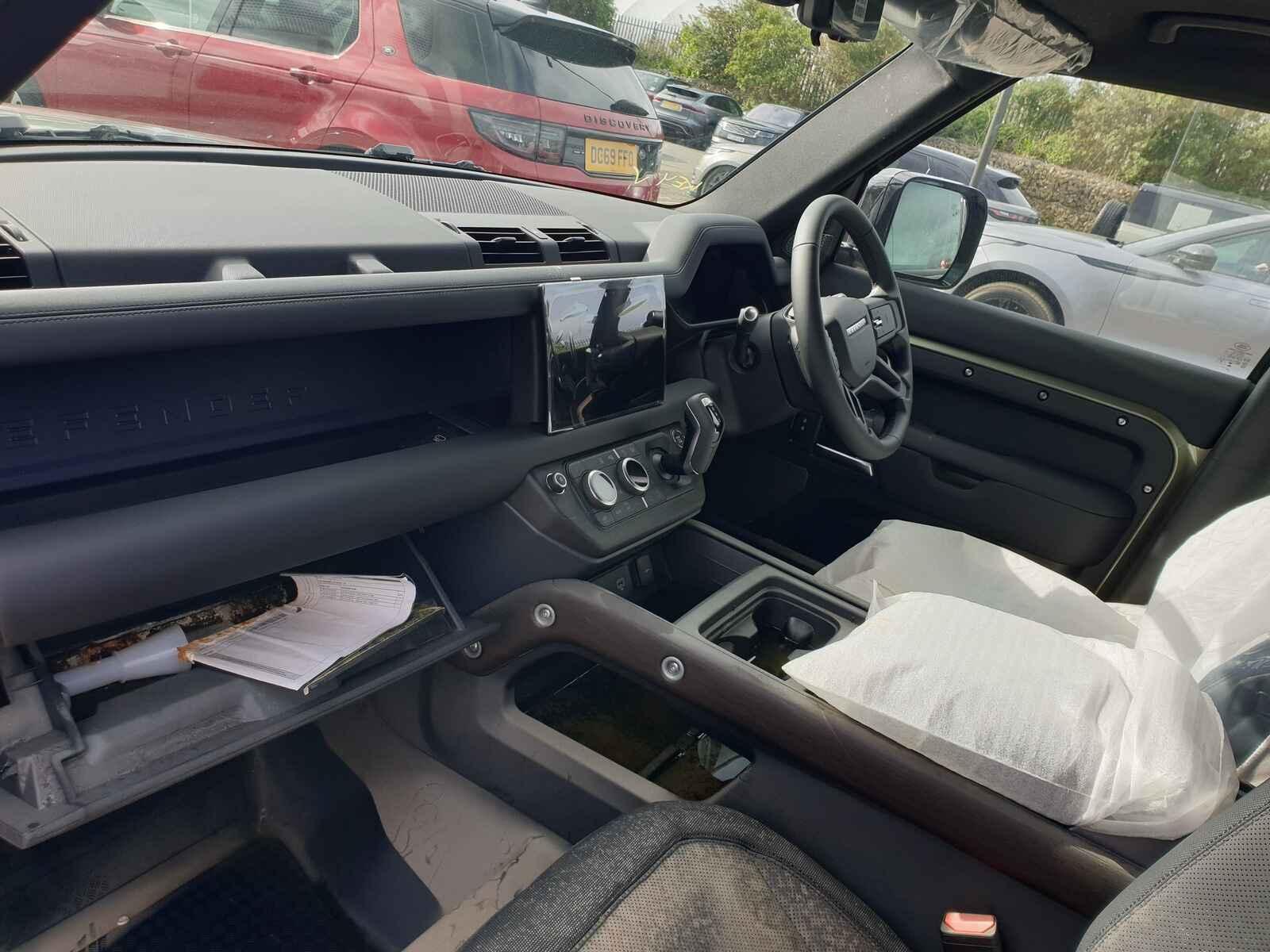 Land Rover Defender 2024 5 Door Estate Breaking View Auto part Land Rover Defender 2024 5 Door Estate Breaking
