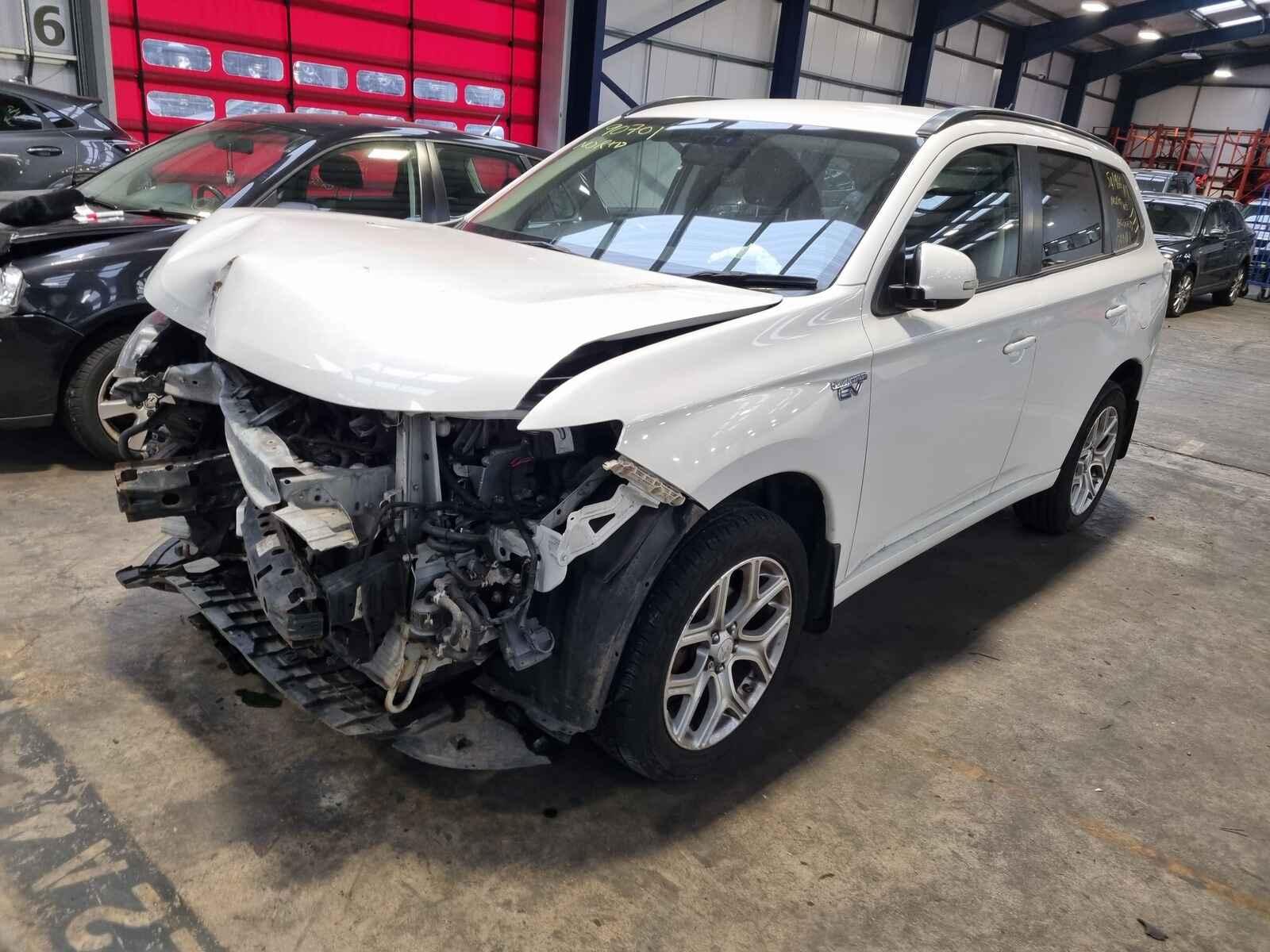 Mitsubishi Outlander 2015 5 Door Estate Breaking View Auto part Mitsubishi Outlander 2015 5 Door Estate Breaking