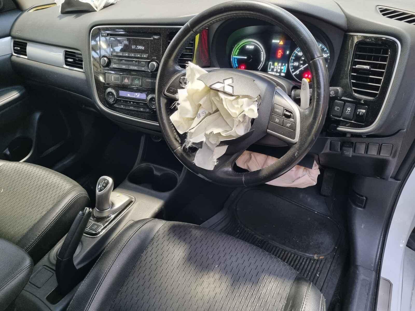 Mitsubishi Outlander 2015 5 Door Estate Breaking View Auto part Mitsubishi Outlander 2015 5 Door Estate Breaking