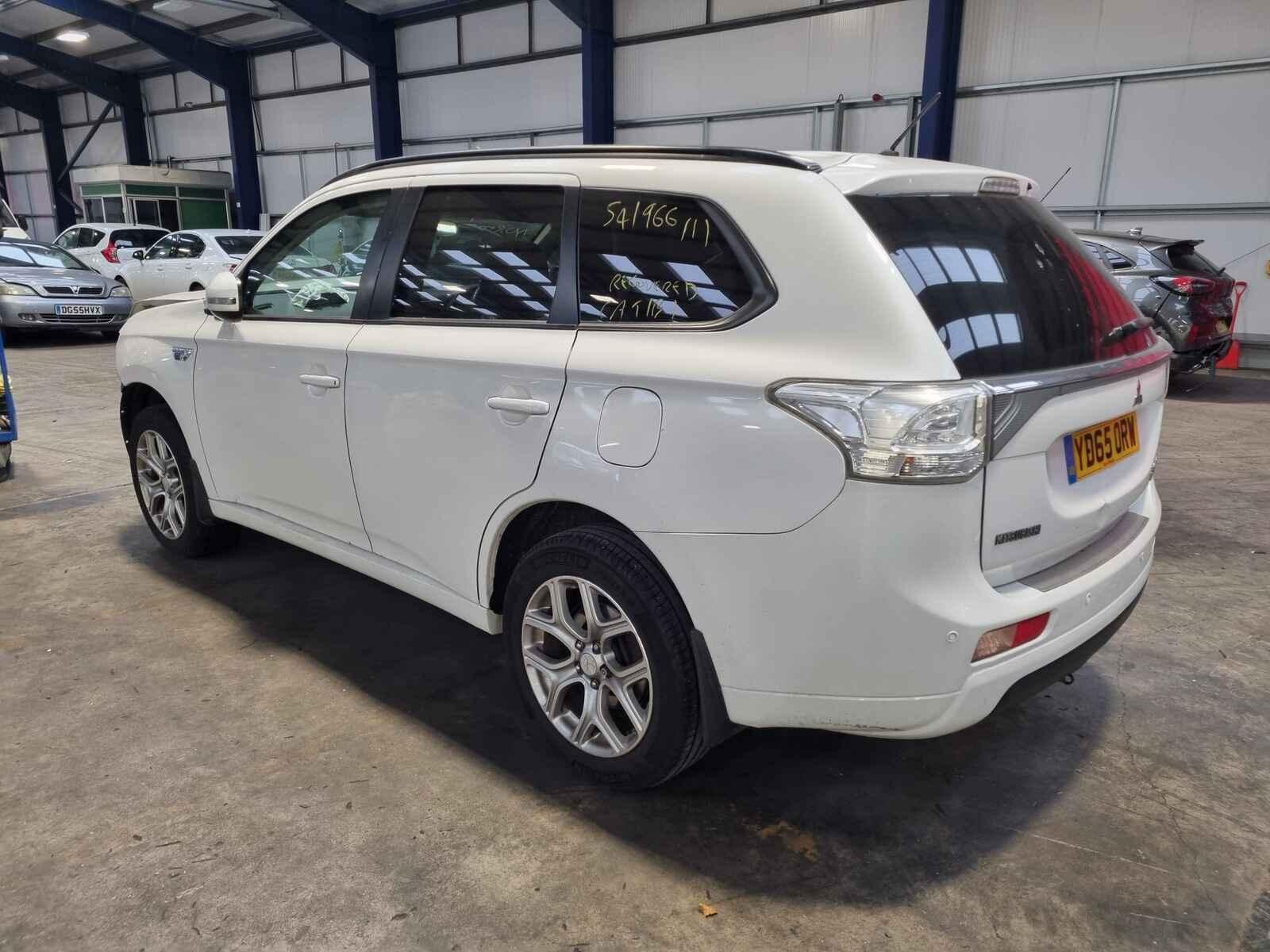 Mitsubishi Outlander 2015 5 Door Estate Breaking View Auto part Mitsubishi Outlander 2015 5 Door Estate Breaking