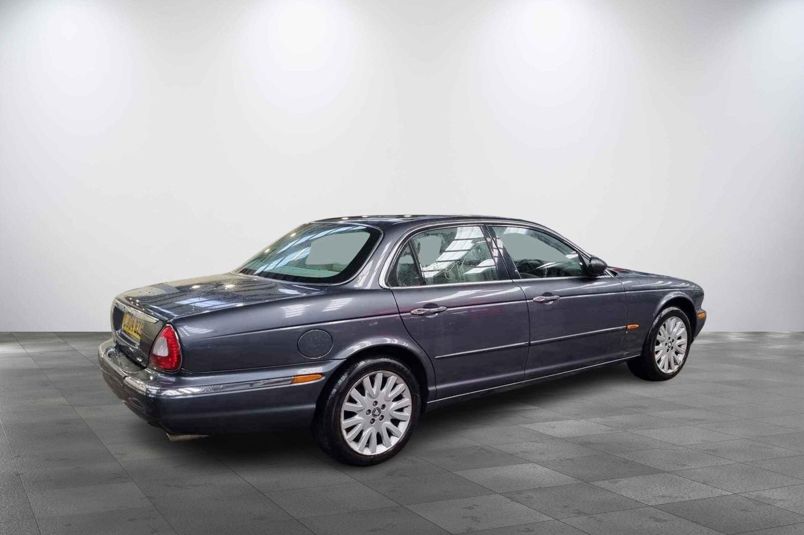 Jaguar Xj 2004 4 Door Saloon Breaking View Auto part Jaguar Xj 2004 4 Door Saloon Breaking