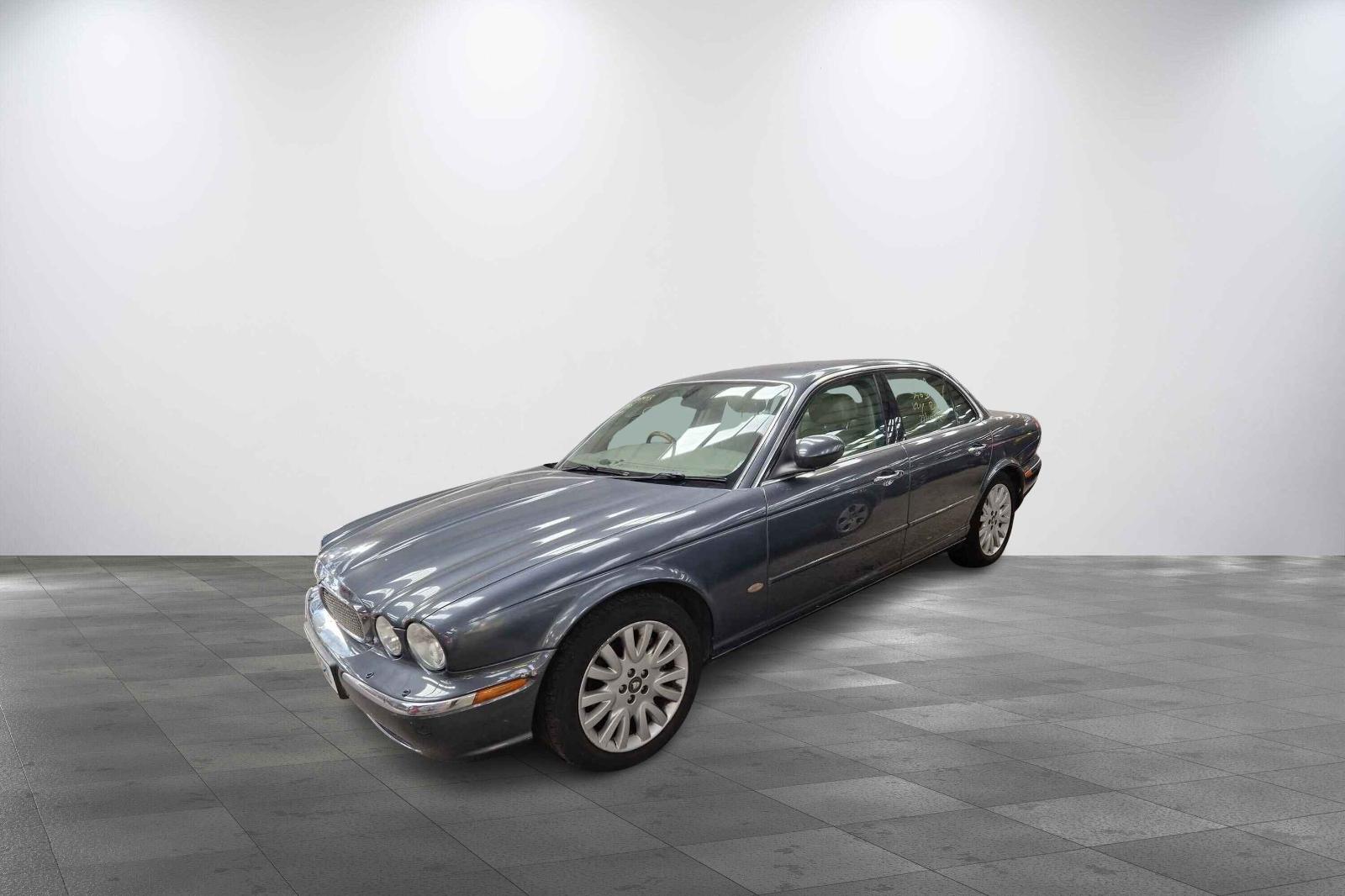 Jaguar Xj 2004 4 Door Saloon Breaking View Auto part Jaguar Xj 2004 4 Door Saloon Breaking