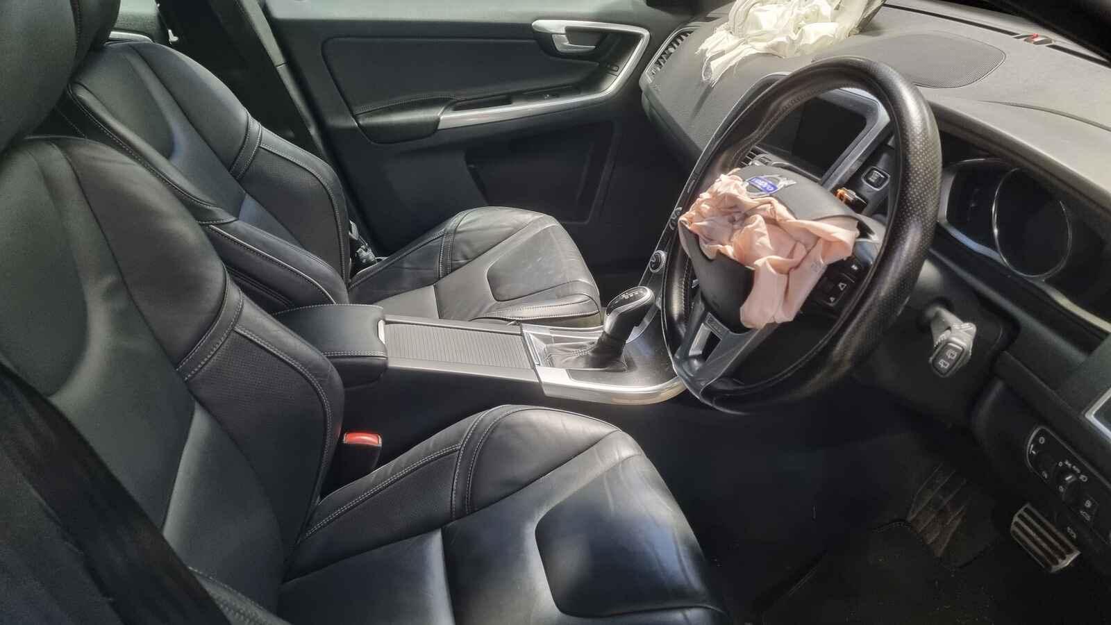 Volvo Xc60 2015 5 Door Estate Breaking View Auto part Volvo Xc60 2015 5 Door Estate Breaking