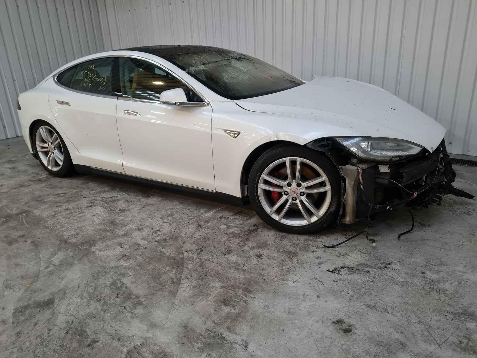 Image for a Tesla Model S 2015 5 Door Hatchback Breaking