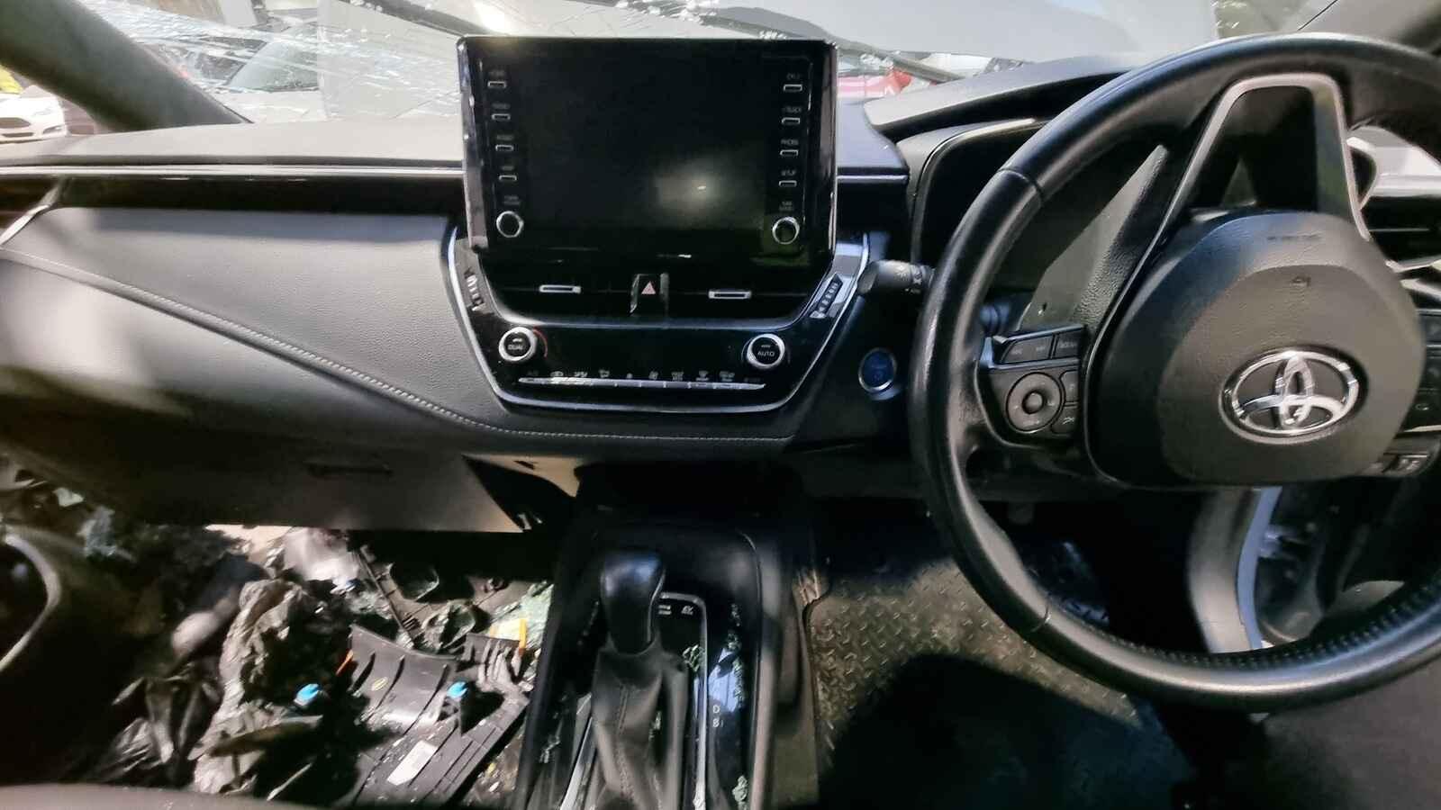 View Auto part Toyota Corolla 2020 5 Door Estate Breaking