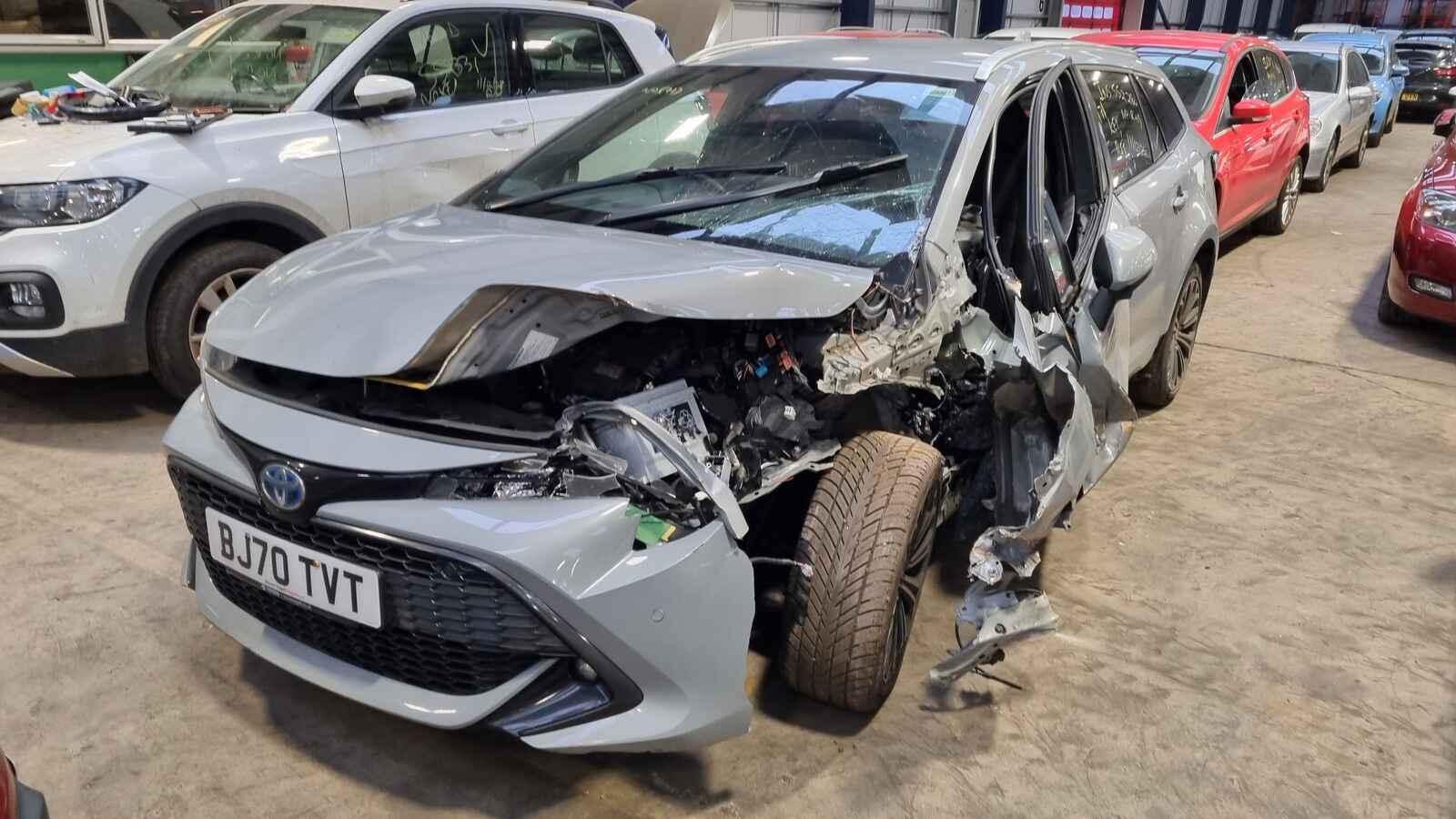 View Auto part Toyota Corolla 2020 5 Door Estate Breaking