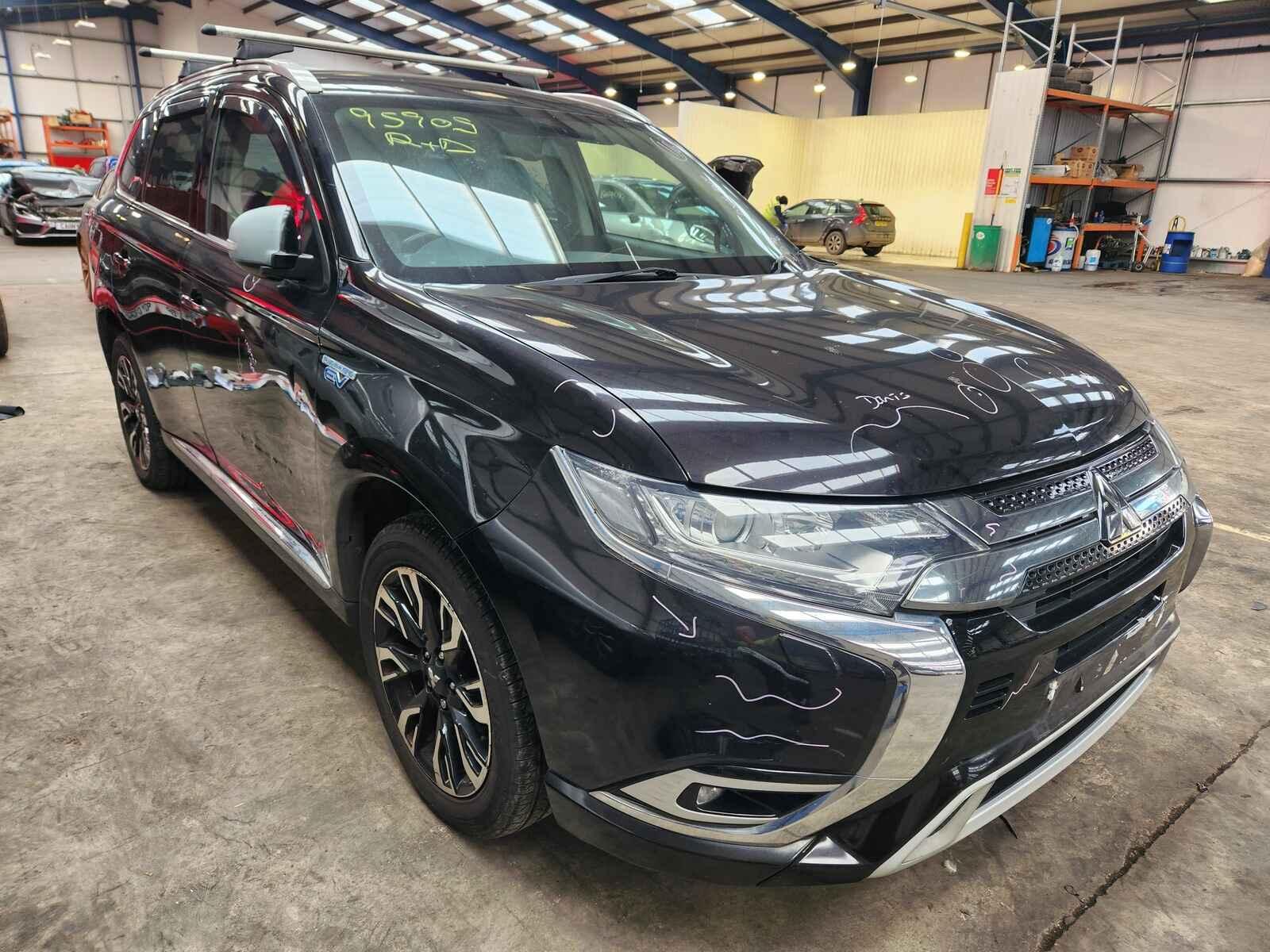 Image for a Mitsubishi Outlander 2016 5 Door Estate Breaking