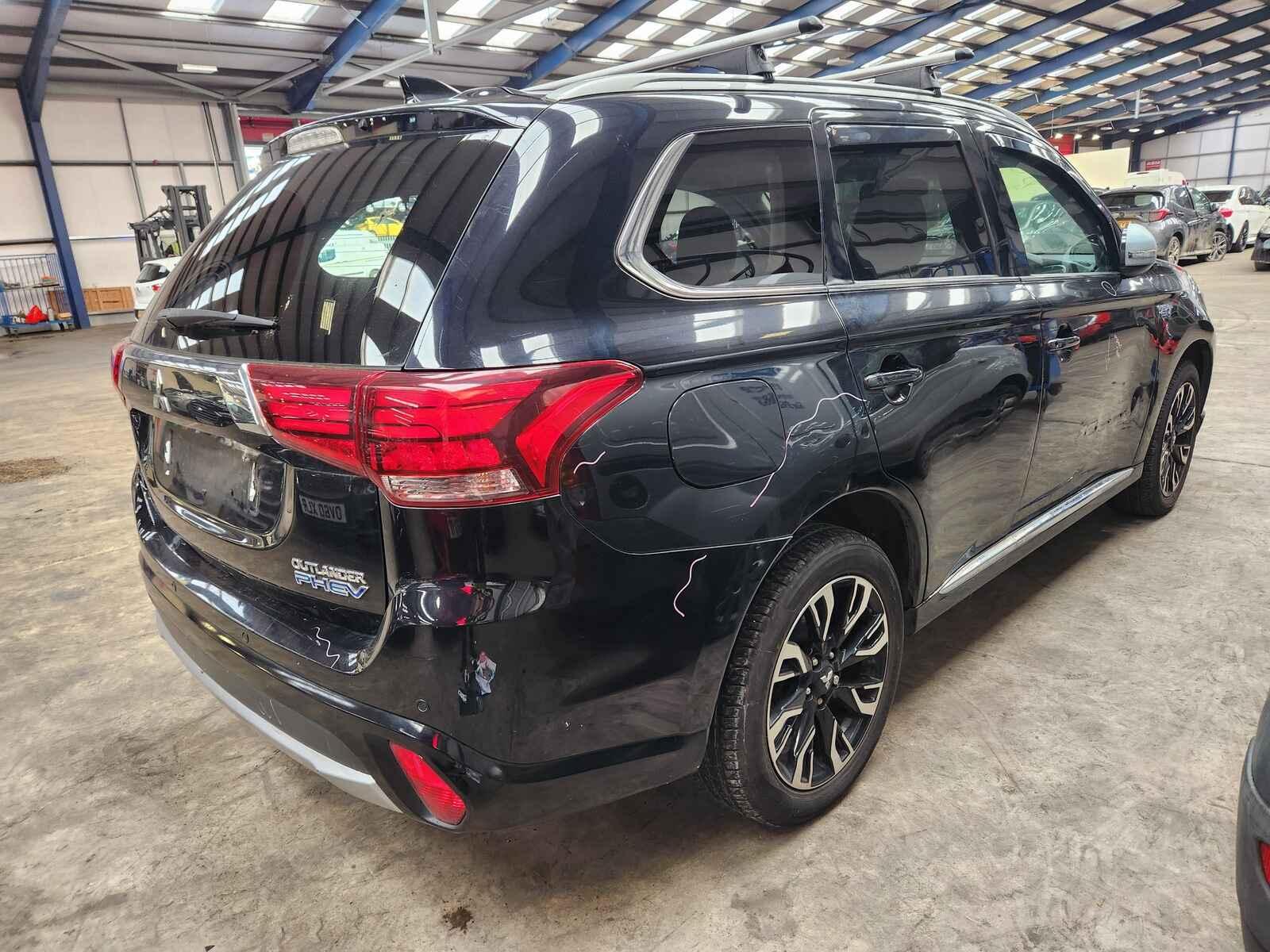 View Auto part Mitsubishi Outlander 2016 5 Door Estate Breaking