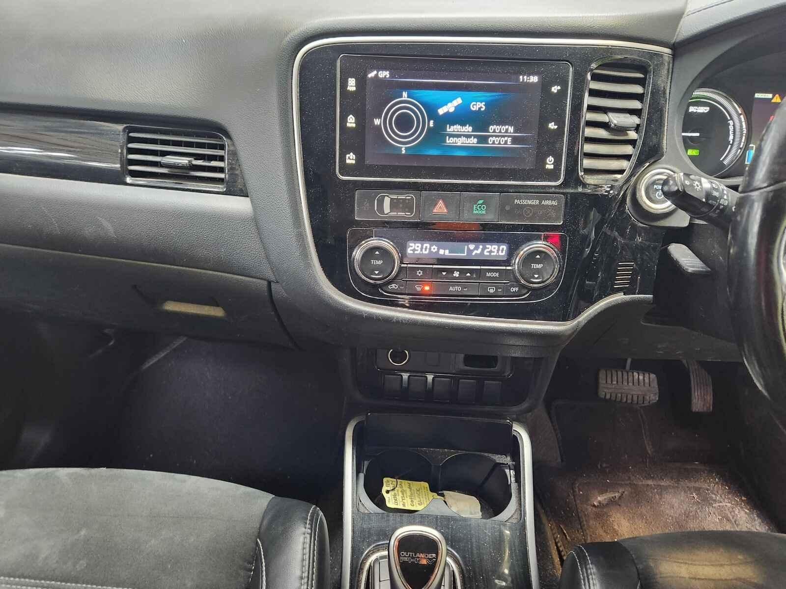View Auto part Mitsubishi Outlander 2016 5 Door Estate Breaking