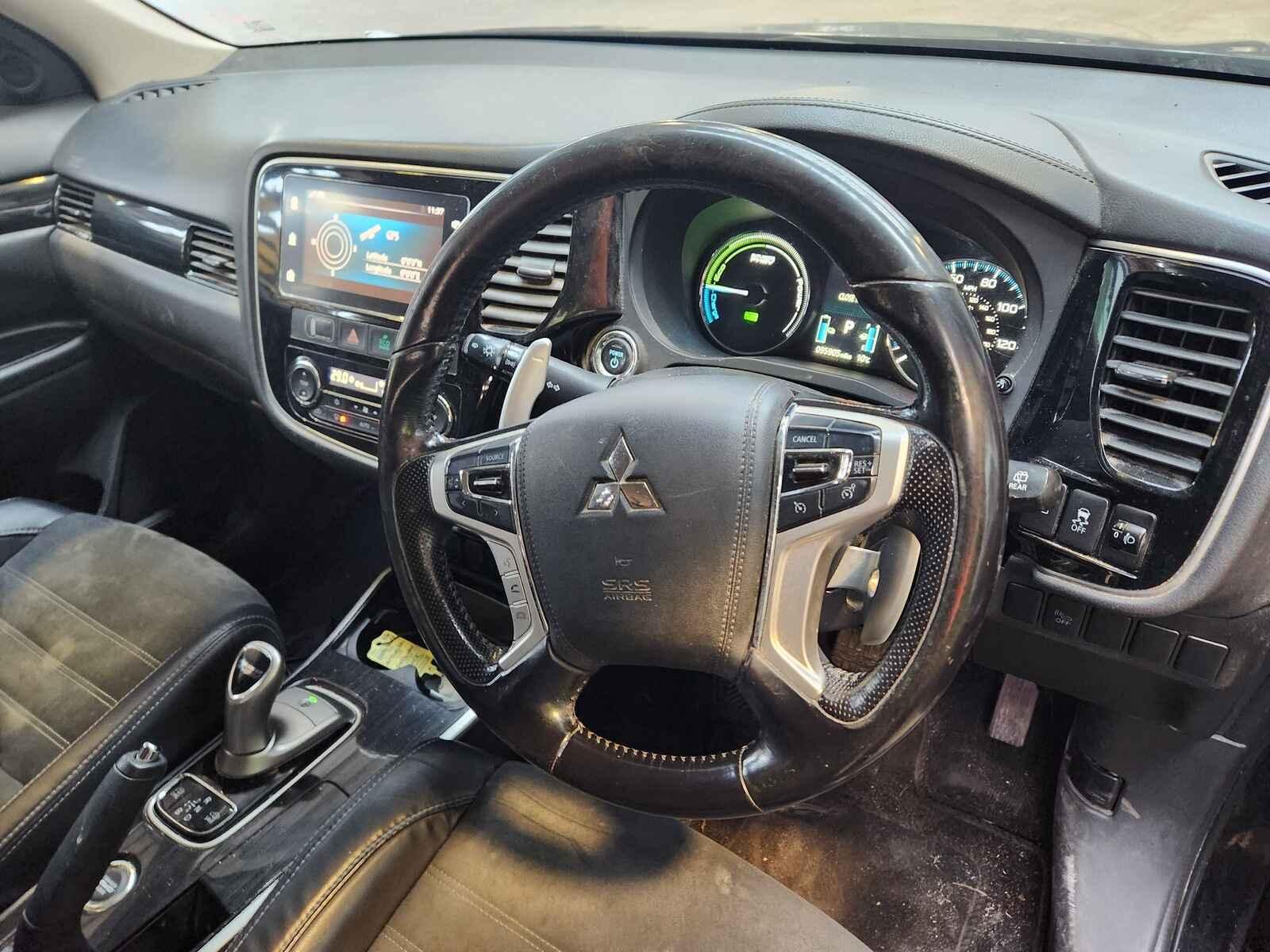 View Auto part Mitsubishi Outlander 2016 5 Door Estate Breaking