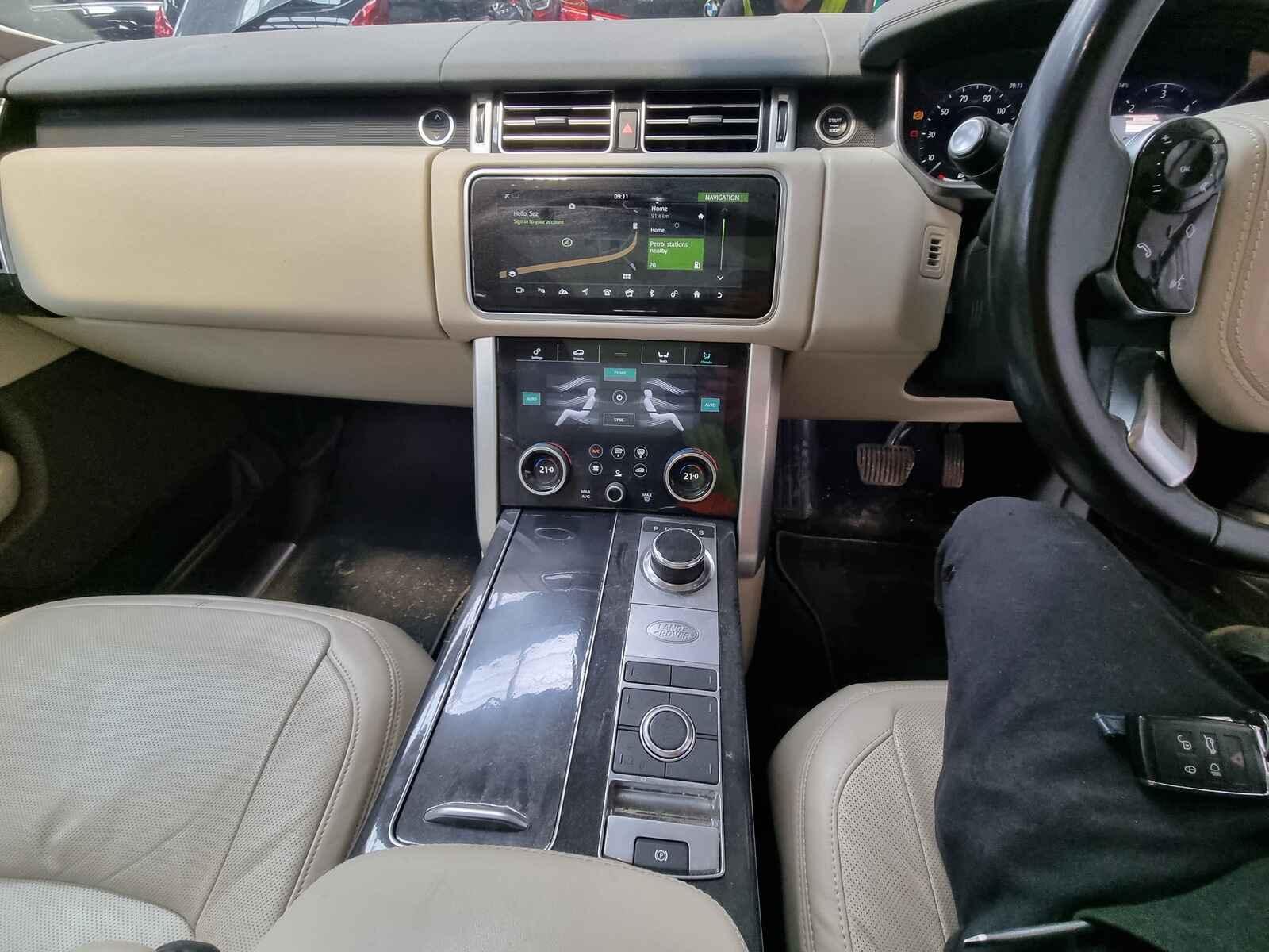 Land Rover Range Rover 2018 5 Door Estate Breaking View Auto part Land Rover Range Rover 2018 5 Door Estate Breaking