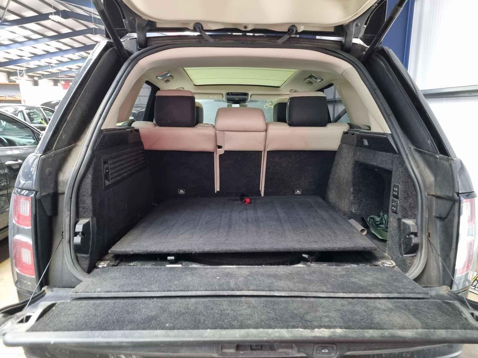 Land Rover Range Rover 2018 5 Door Estate Breaking View Auto part Land Rover Range Rover 2018 5 Door Estate Breaking