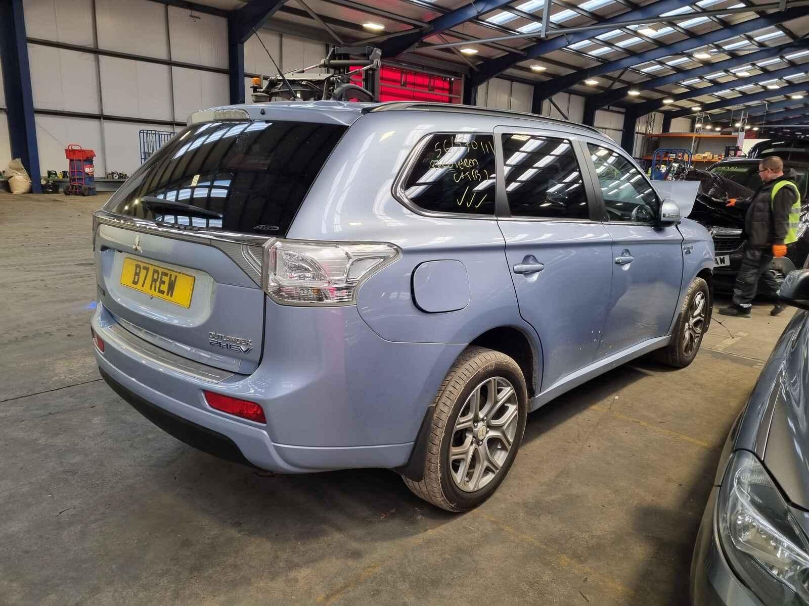 Mitsubishi Outlander 2014 5 Door Estate Breaking View Auto part Mitsubishi Outlander 2014 5 Door Estate Breaking