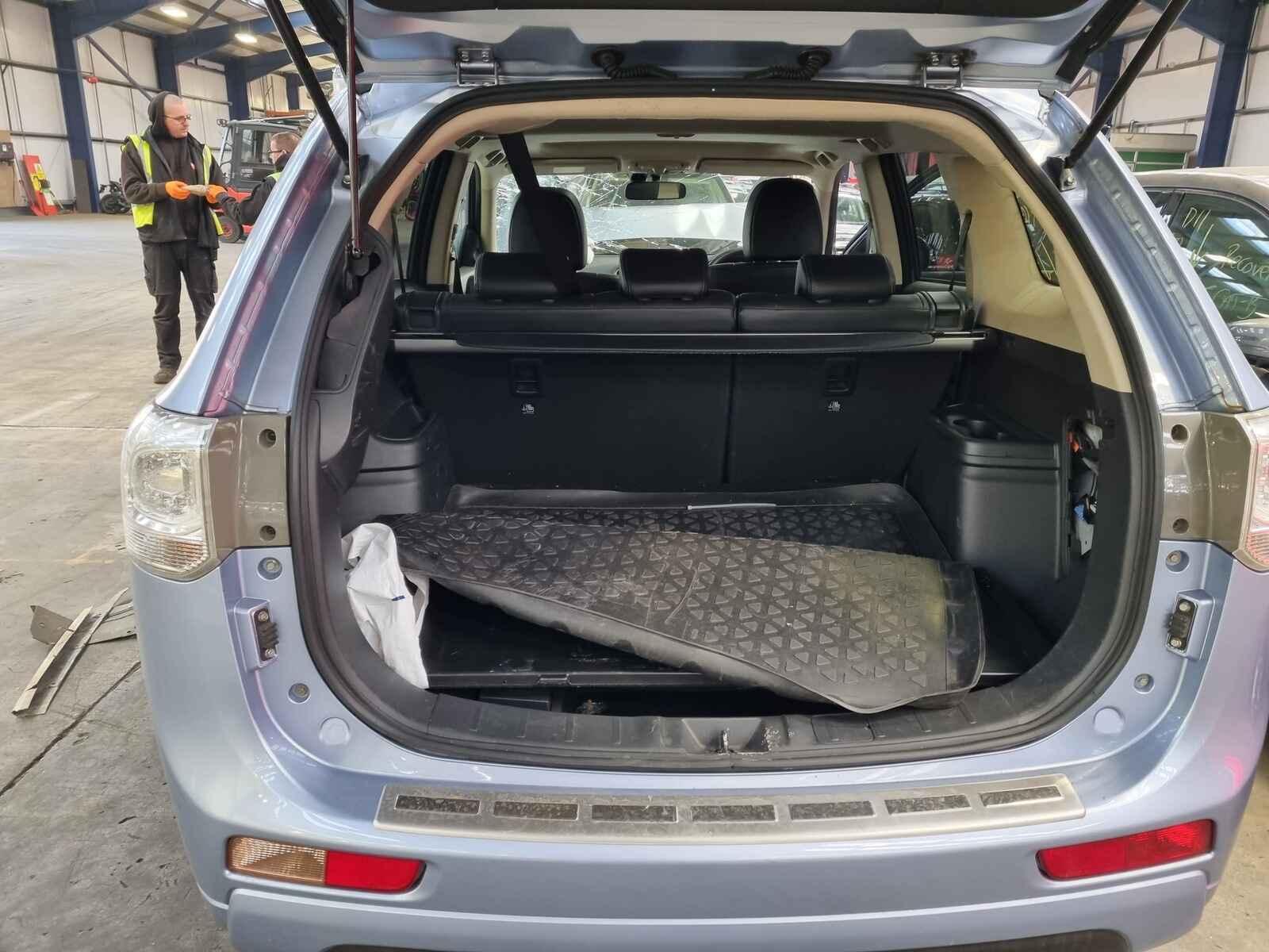 Mitsubishi Outlander 2014 5 Door Estate Breaking View Auto part Mitsubishi Outlander 2014 5 Door Estate Breaking