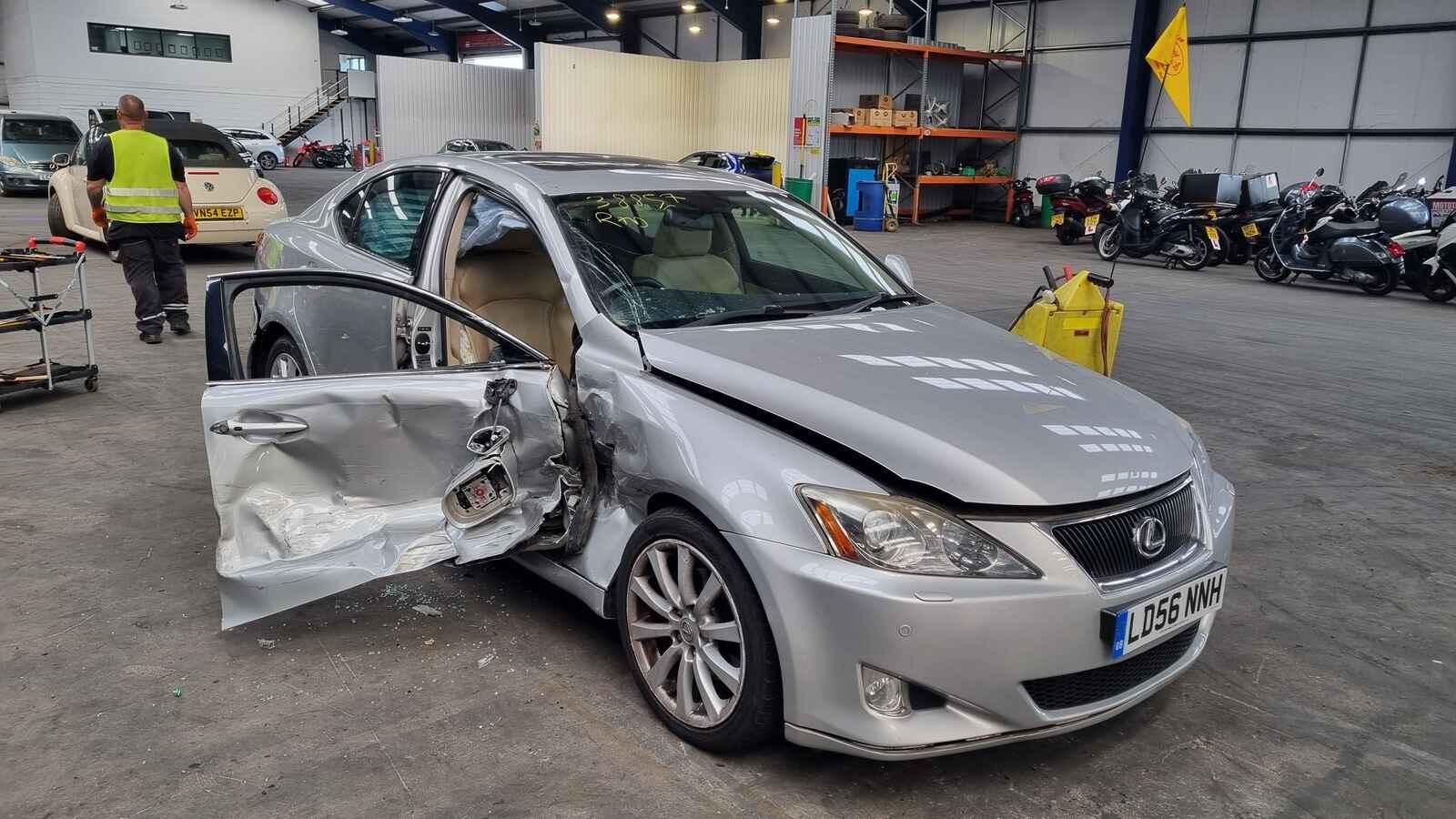 Image for a Lexus Is Series 2006 4 Door Saloon Breaking