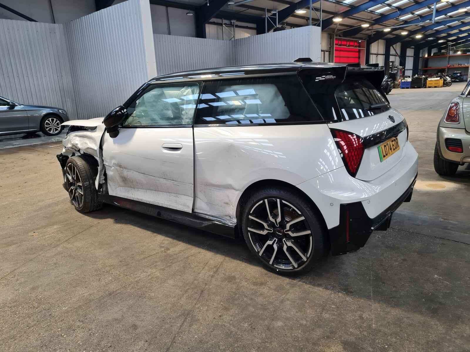 Mini (bmw) Mini 2024 3 Door Hatchback Breaking View Auto part Mini (bmw) Mini 2024 3 Door Hatchback Breaking