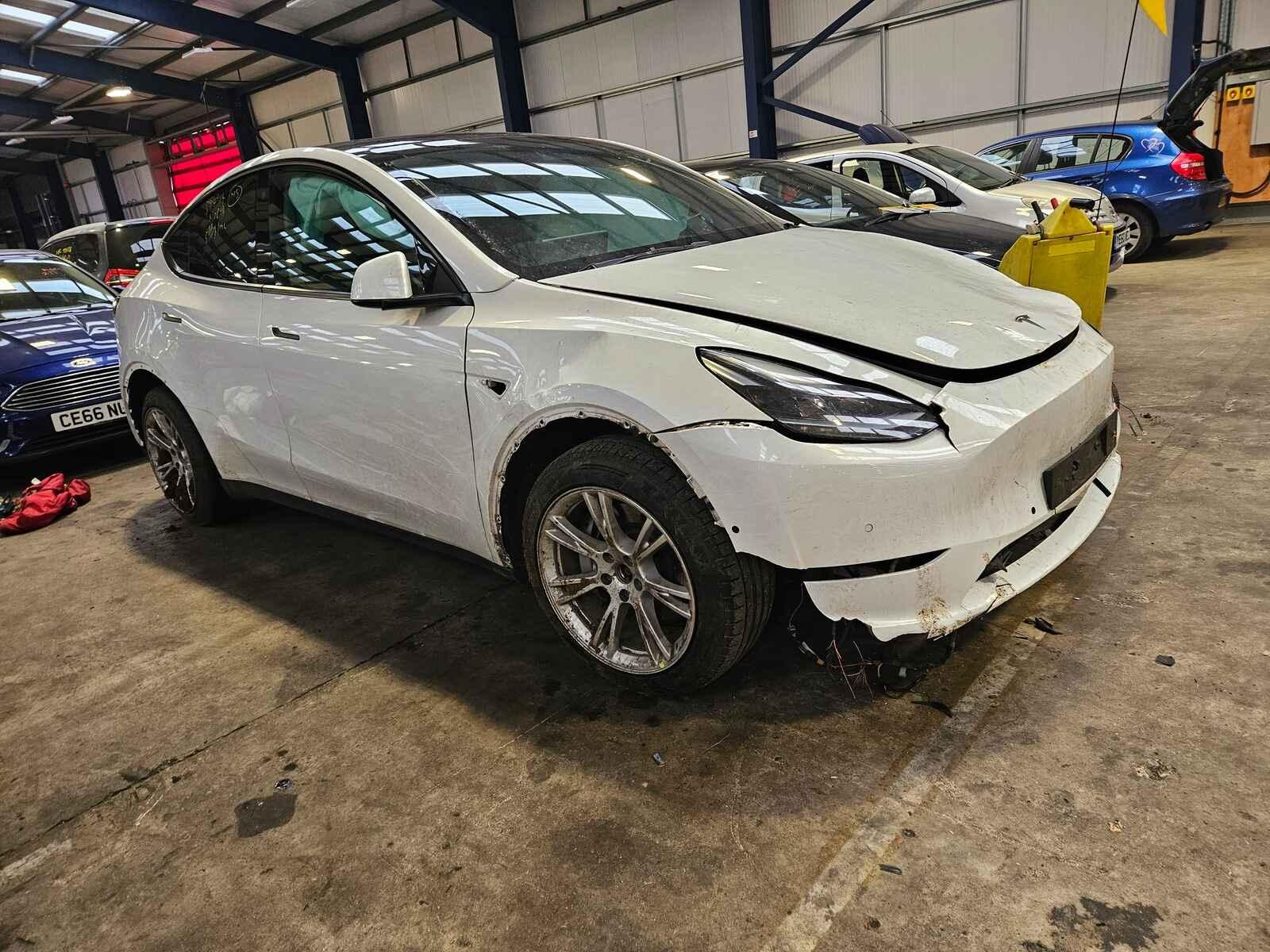 Image for a Tesla Model Y 2022 5 Door Mpv Breaking
