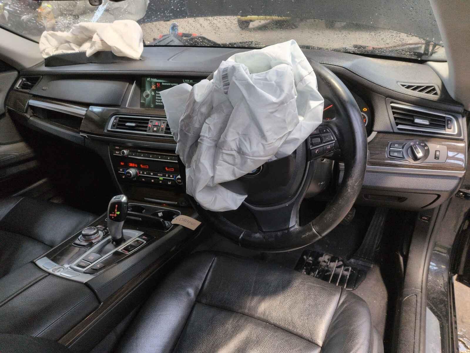 View Auto part Bmw 7 Series 2013 4 Door Saloon Breaking