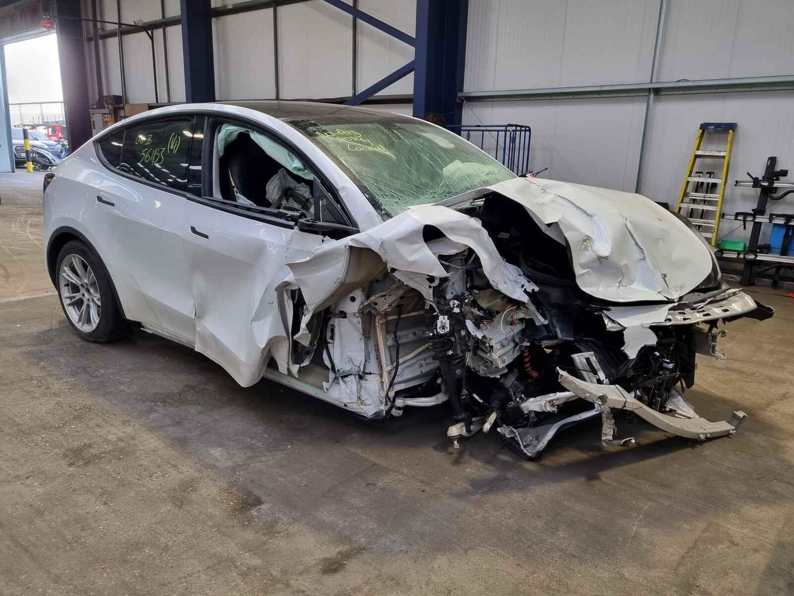 Image for a Tesla Model Y 2023 5 Door Mpv Breaking