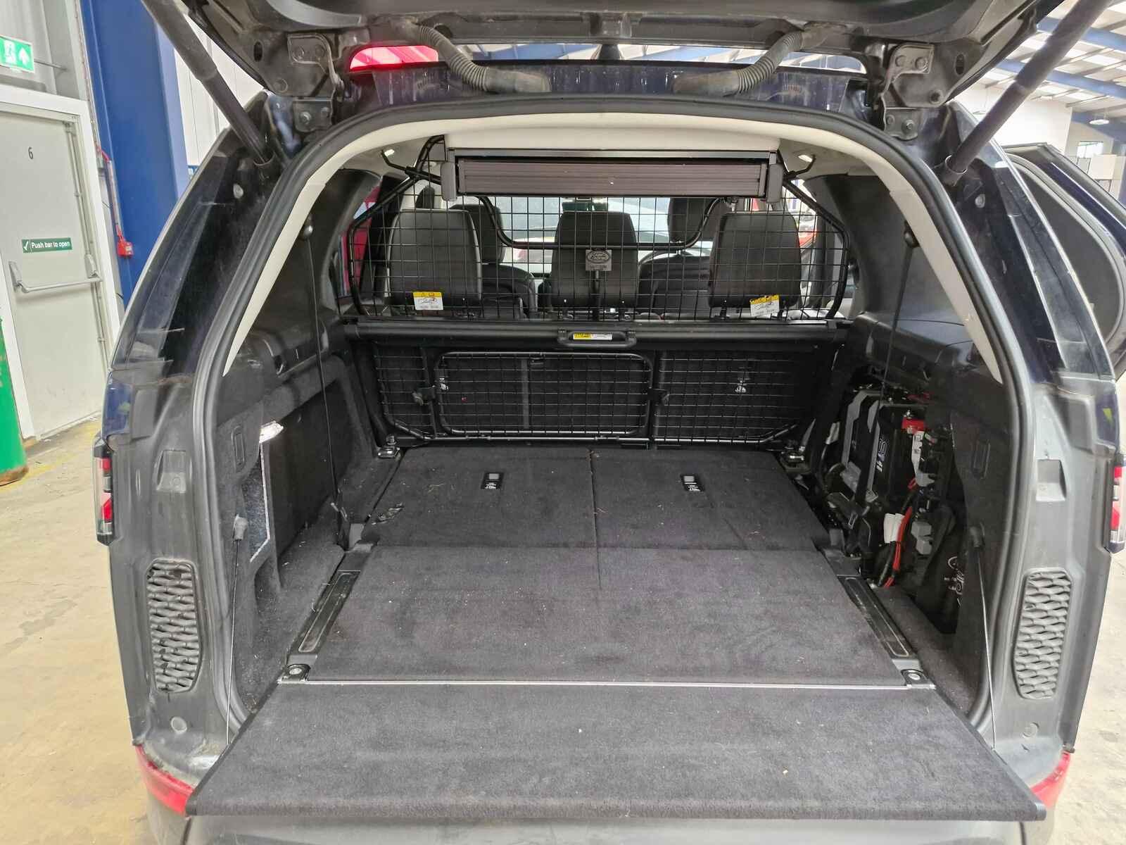 Land Rover Discovery 2018 5 Door Estate Breaking View Auto part Land Rover Discovery 2018 5 Door Estate Breaking