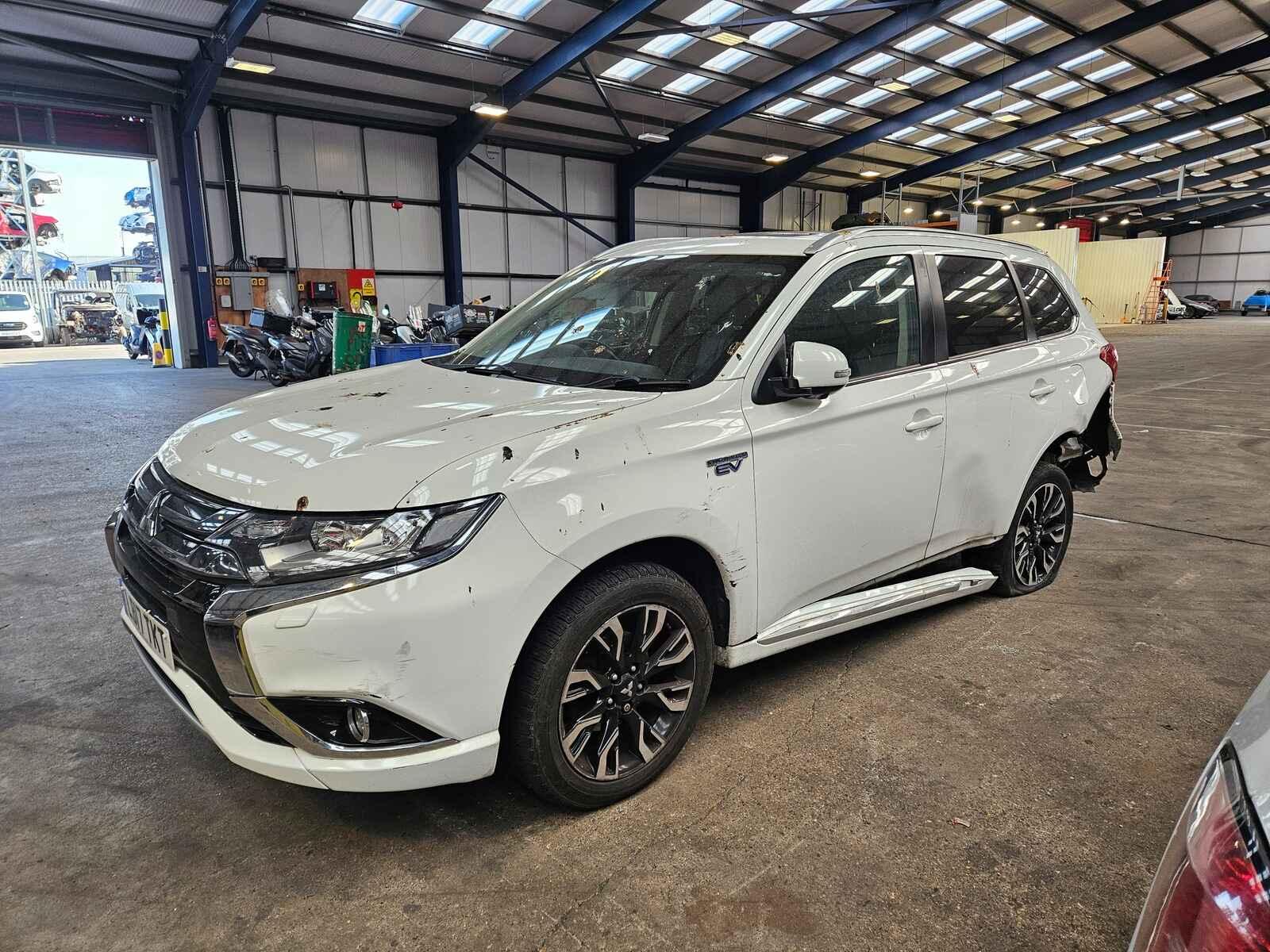 Mitsubishi Outlander 2017 5 Door Estate Breaking View Auto part Mitsubishi Outlander 2017 5 Door Estate Breaking
