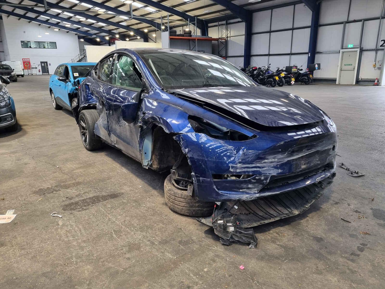Image for a Tesla Model Y 2024 5 Door Mpv Breaking