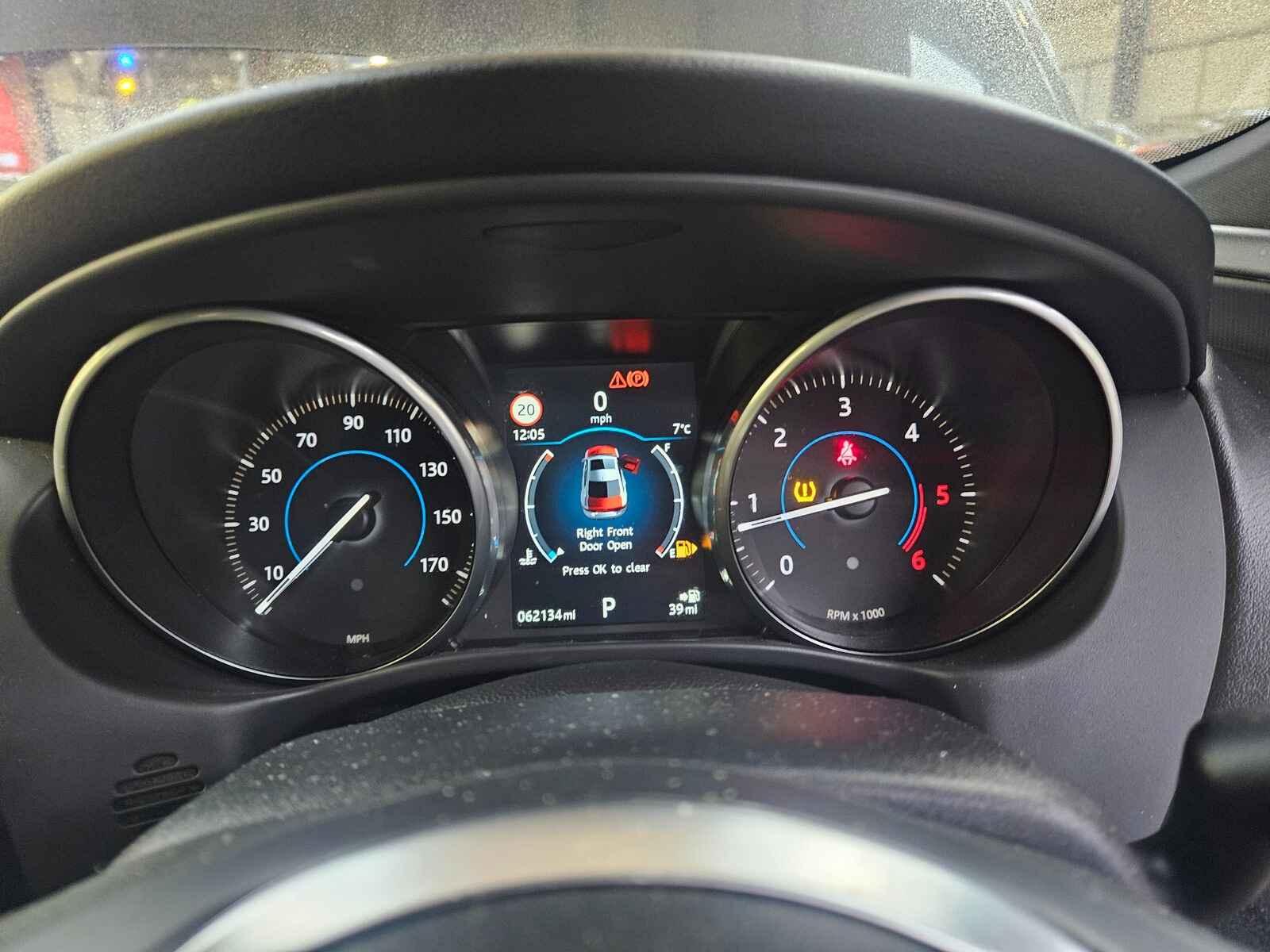 Jaguar Xe 2017 4 Door Saloon Breaking View Auto part Jaguar Xe 2017 4 Door Saloon Breaking