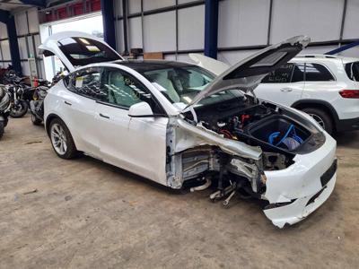Image for a Tesla Model Y 2023 5 Door Mpv Breaking