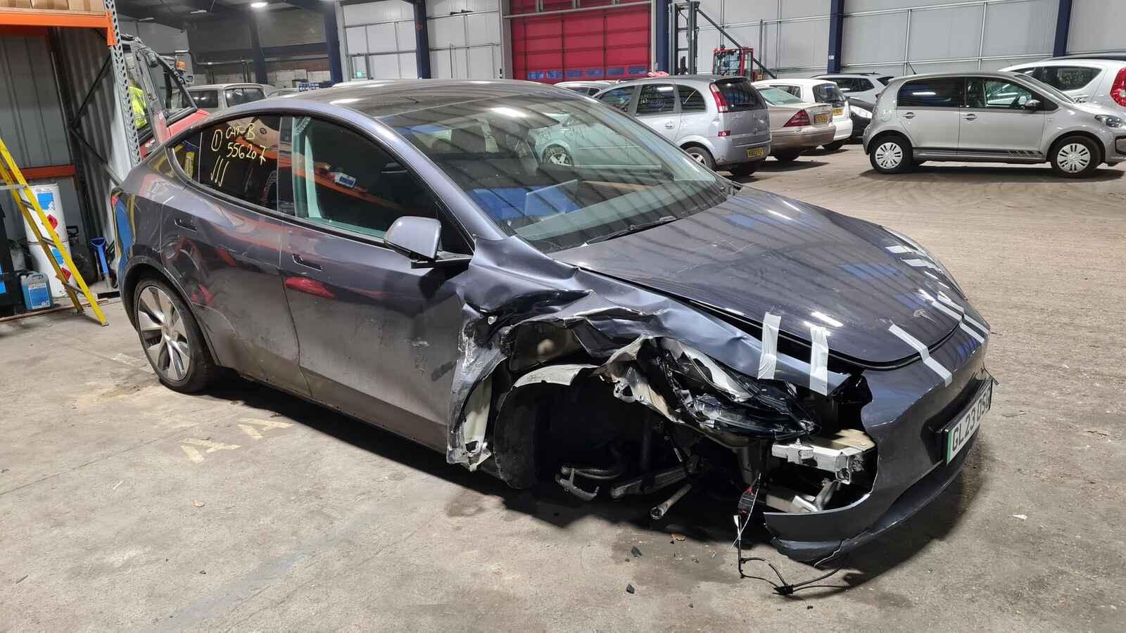 Image for a Tesla Model Y 2023 5 Door Mpv Breaking