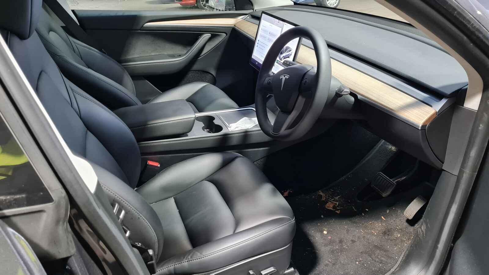 Tesla Model Y 2023 5 Door Mpv Breaking View Auto part Tesla Model Y 2023 5 Door Mpv Breaking