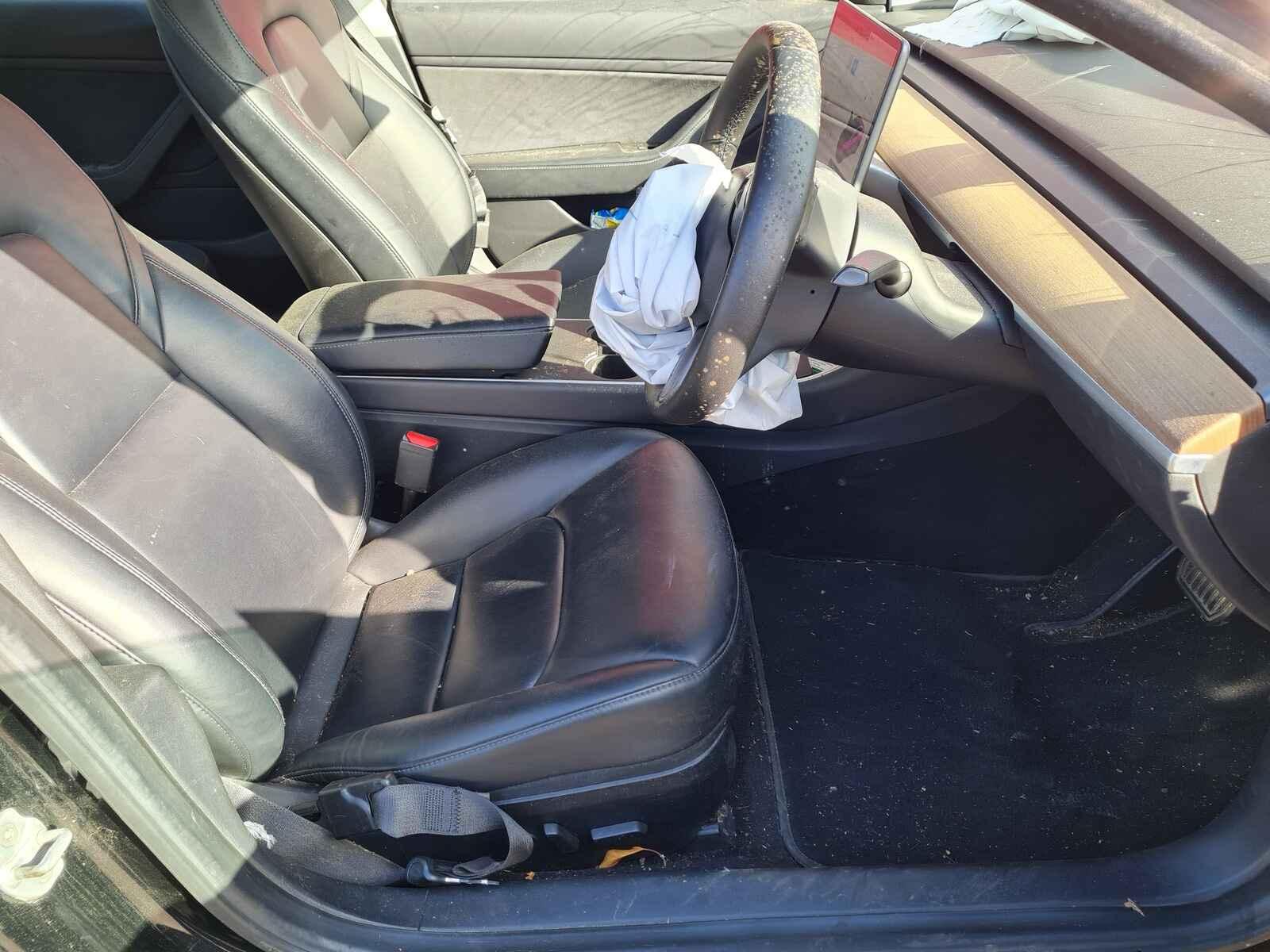 View Auto part Tesla Model 3 2019 4 Door Saloon Breaking