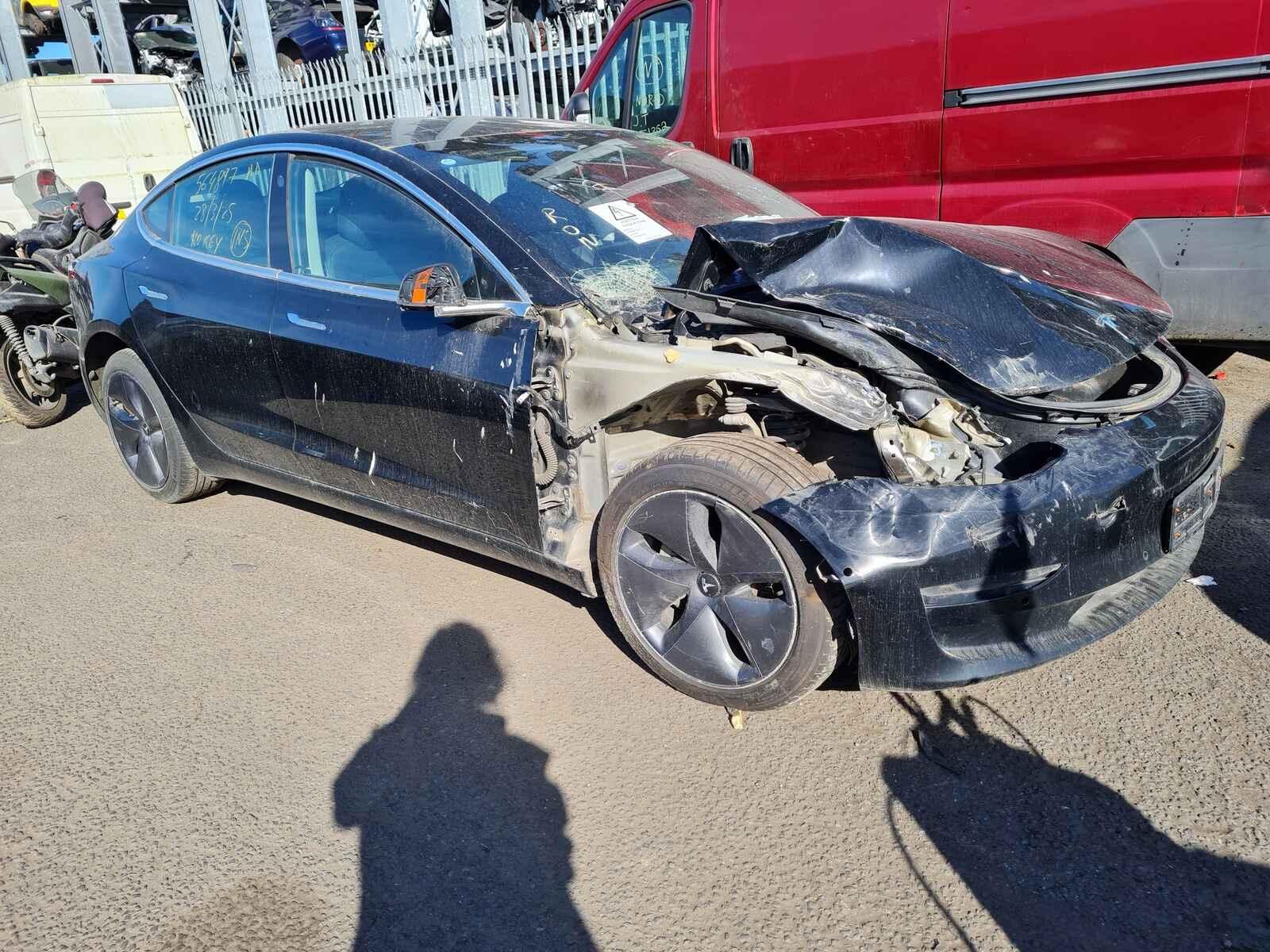 View Auto part Tesla Model 3 2019 4 Door Saloon Breaking