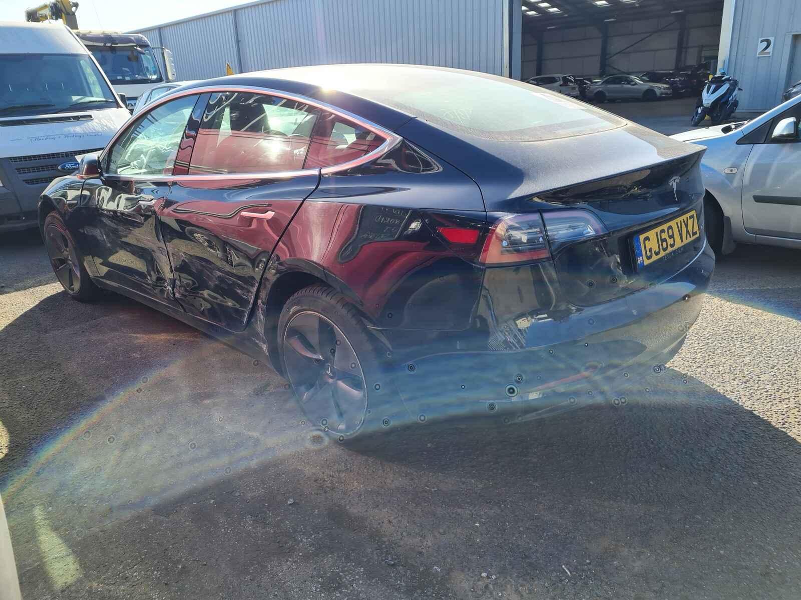 View Auto part Tesla Model 3 2019 4 Door Saloon Breaking