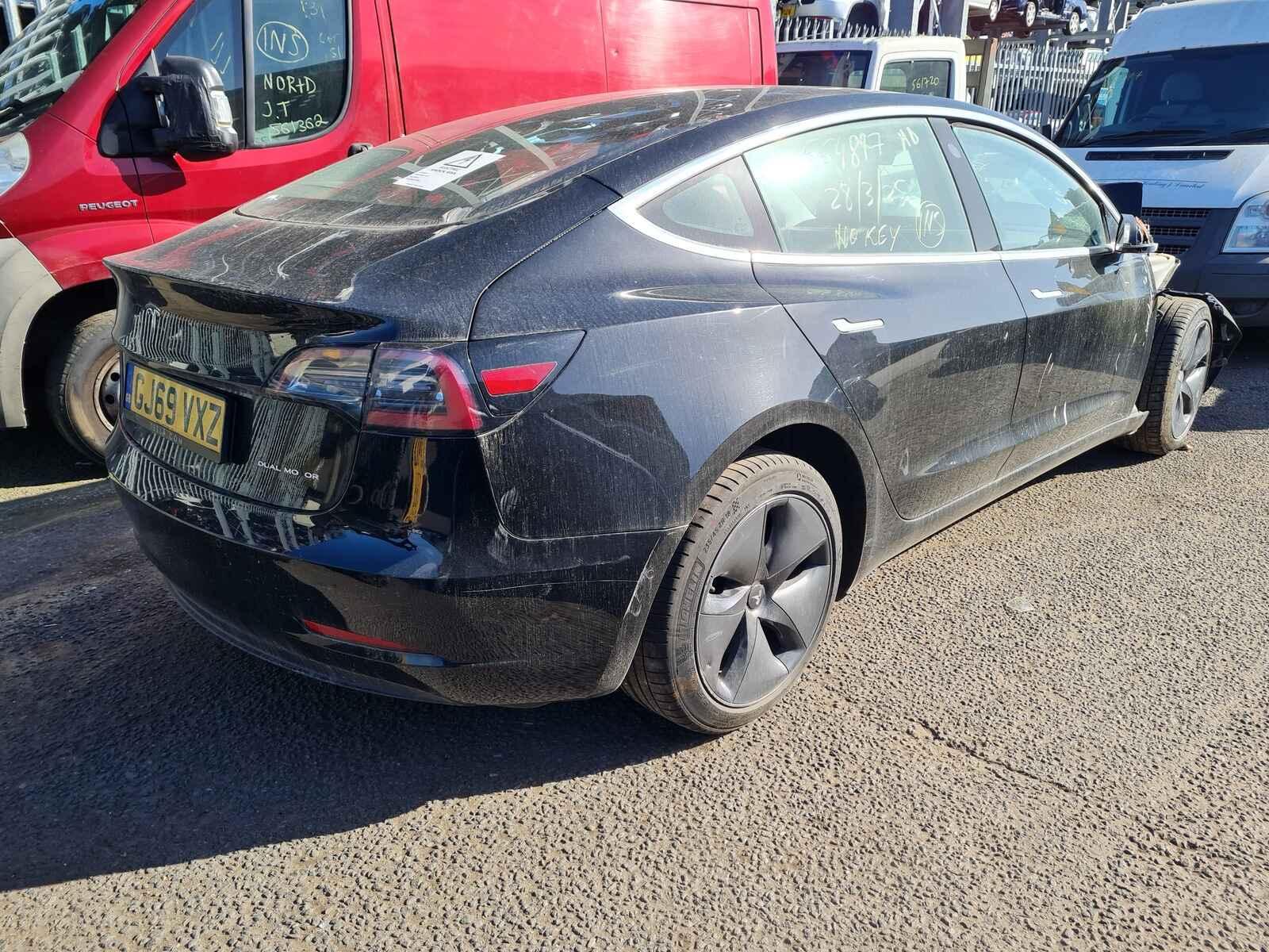 View Auto part Tesla Model 3 2019 4 Door Saloon Breaking