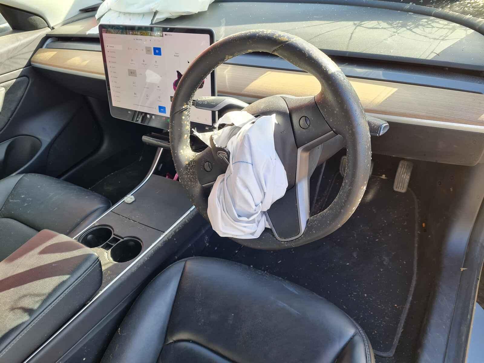 View Auto part Tesla Model 3 2019 4 Door Saloon Breaking