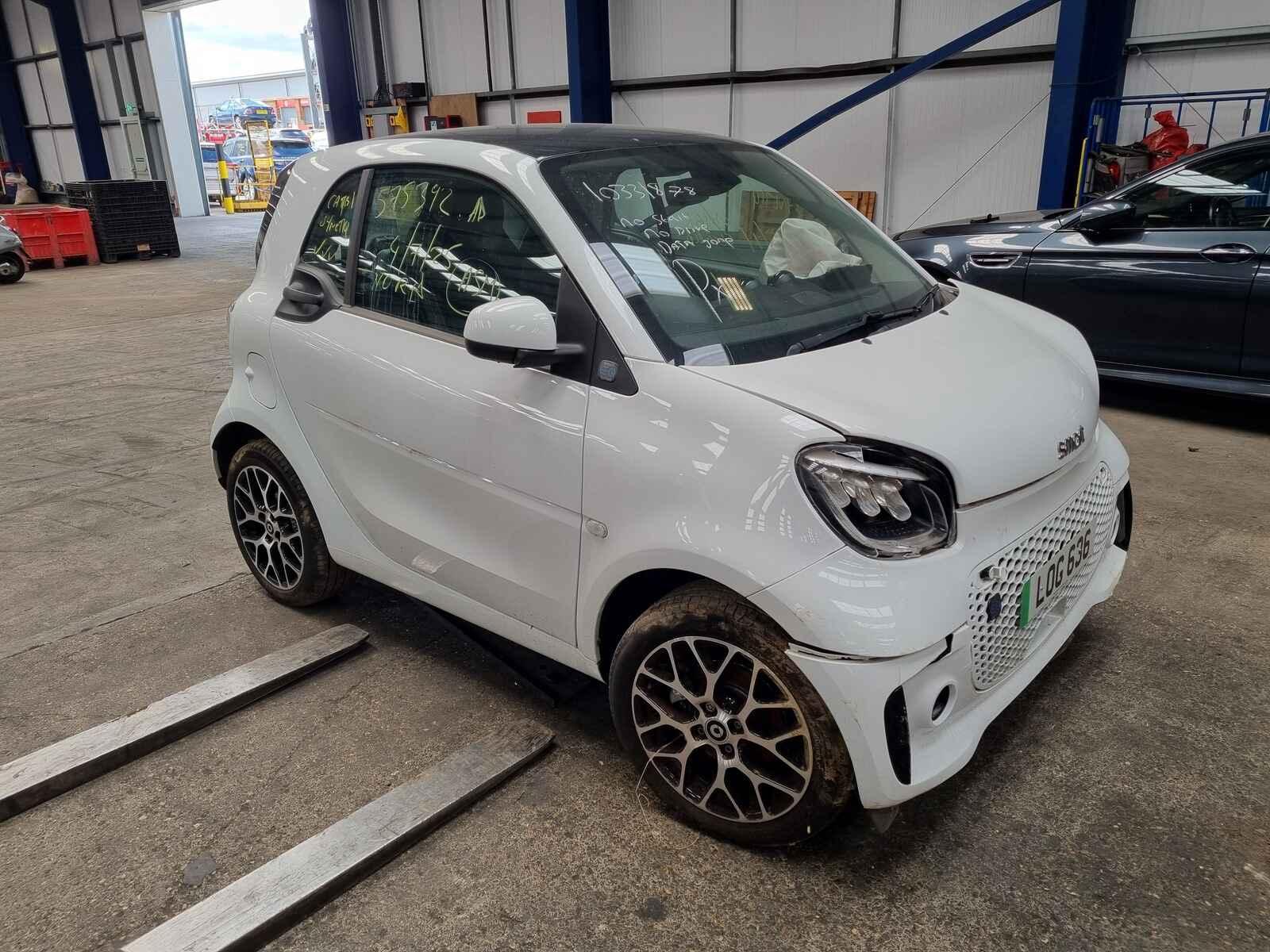 Image for a Smart Fortwo; Smartcar 2024 2 Door Coupe Breaking