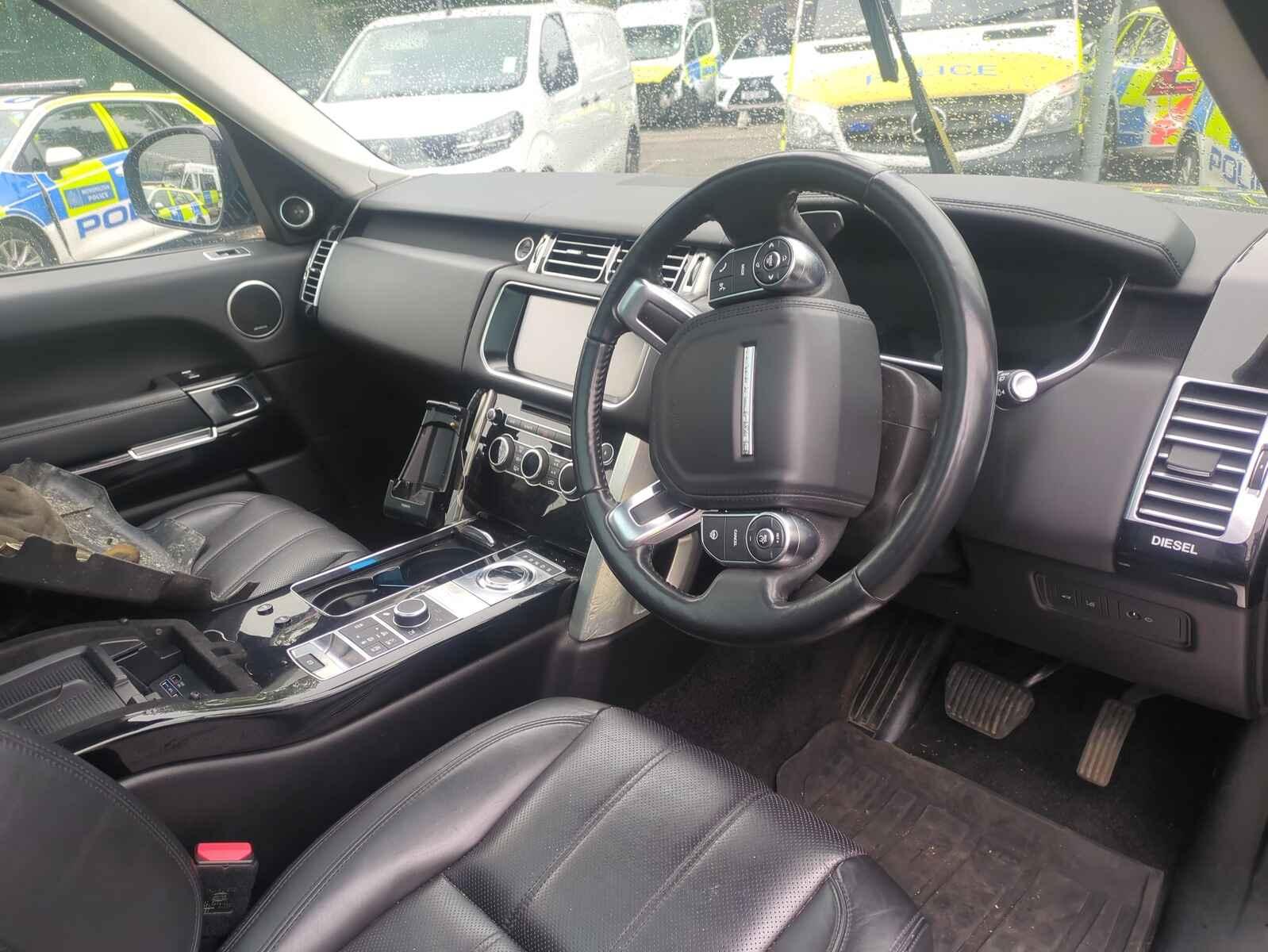 Land Rover Range Rover 2017 5 Door Estate Breaking View Auto part Land Rover Range Rover 2017 5 Door Estate Breaking