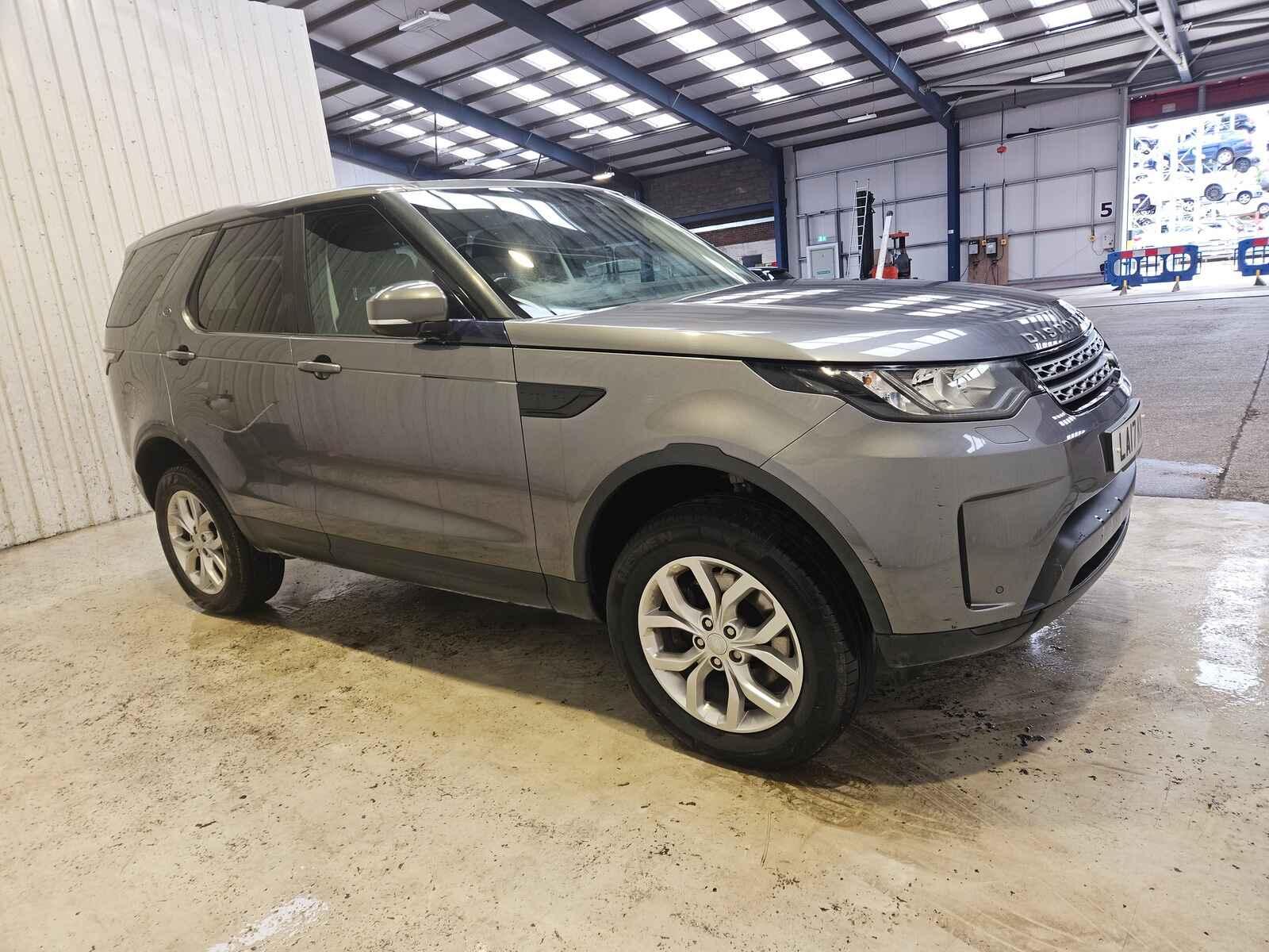 Image for a Land Rover Discovery 2017 5 Door Estate Breaking